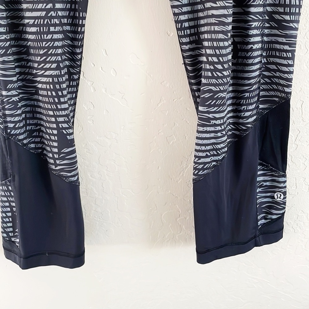 🌿Final Sale
Lululemon Run Top Speed Crop Luxtreme Striped Tropical Legging - Picture 10 of 10